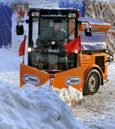 Kladno do úklidu sněhu zapojilo veškerou techniku.
