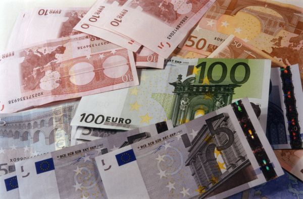 Mezinárodní ratingová agentura Standard & Poor's zvýšila hlavní rating Lotyšska o jeden stupeň na známku BBB-plus (ilustrační foto). Mezinárodní ratingová agentura Standard & Poor's zvýšila hlavní rating Lotyšska o jeden stupeň na známku BBB-plus (ilustrační foto).