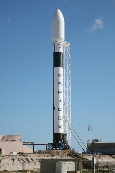Loď vynesla na oběžnou dráhu raketa Falcon 9.
