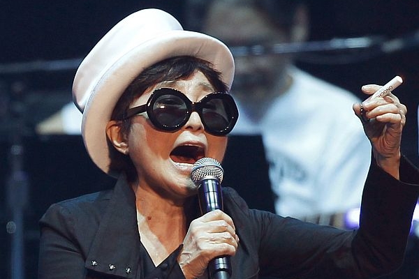 Yoko Ono na akci Dream Power John Lennon Super Live v Tokiu.