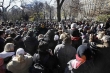 Dav v newyorském Central Parku kolem mozaiky s názvem Lennonovy skladby Imagine.