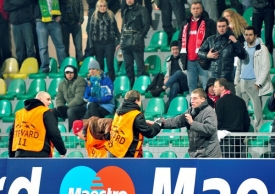 Fanoušci Spartaku napadli i pořadatelskou službu.