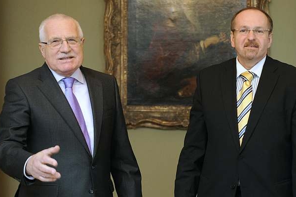 Prezident Václav Klaus na setkání s ministrem zemědělství Ivanem Fuksou.