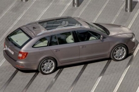 Na trhu byl úspěšný model Škoda Superb Combi.