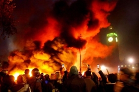 Londýn zasáhly bouřlivé protesty.