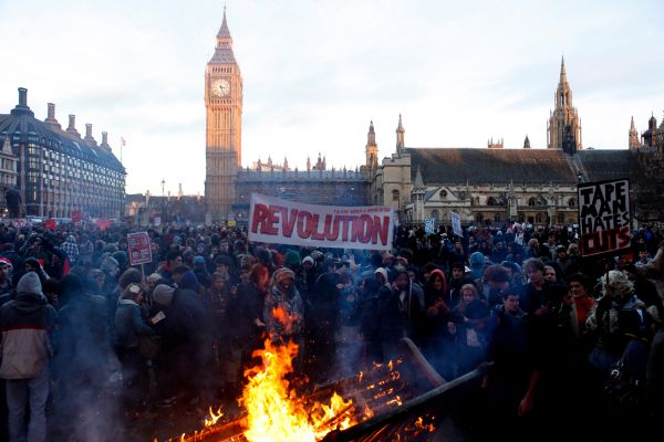 Proti zvýšení školného protestovalo 30 tisíc lidí.