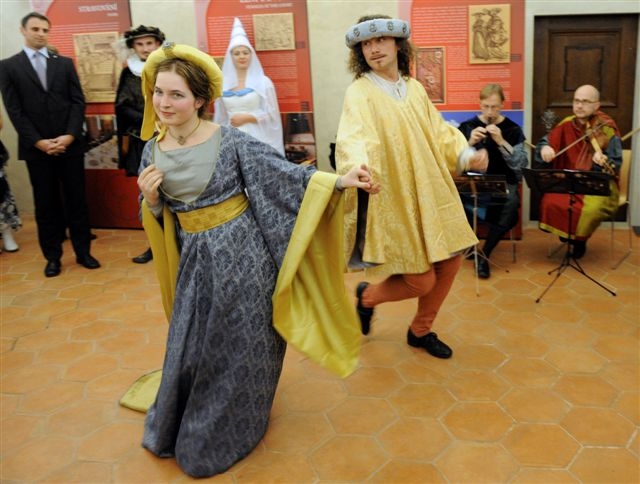 Tanec a historie. Výstava o Rožmbercích láká.