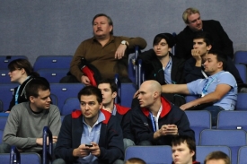Radim Cepek může zápasy ve Finsku, stejně jako v tomto případě část národního týmu, sledovat pouze z tribuny.