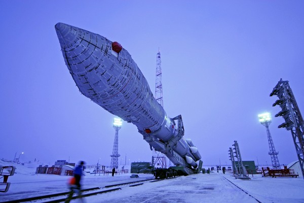 Raketa Proton nesla o dvě tuny paliva více, než měla. Byla proto pomalejší. Raketa Proton nesla o dvě tuny paliva více, než měla. Byla proto pomalejší.