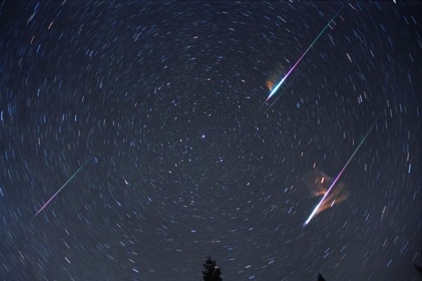 Až sto meteorů za hodinu může na nebi zazářit v druhé polovině noci na 14. prosince (ilustrační foto).