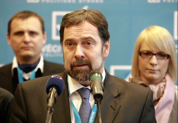Radek John, za ním Vít Bárta a Kristýna Kočí.