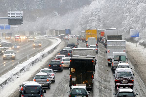 Sníh komplikoval dopravu na silnicích v Rakousku a Německu.