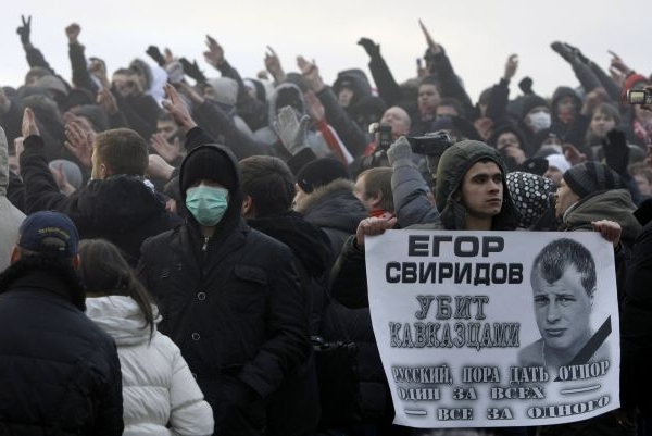 Ruští rowdies chtějí odplatu za smrt jednoho ze svých členů.