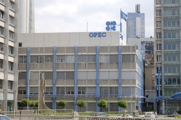 Organizace OPEC hodlá zachovat současný limit těžby ropy.