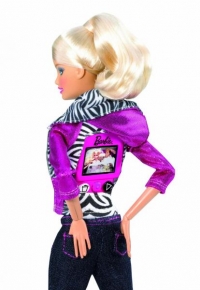 Barbie se zabudovanou kamerou.