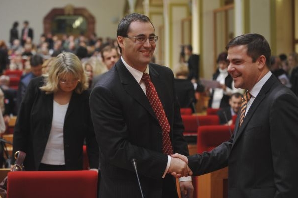 Boris Šťastný (uprostřed) obhájil post šéfa pražské ODS.