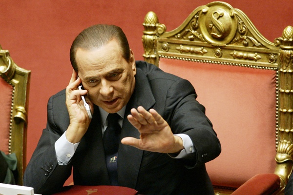 Berlusconi zažívá horké chvilky.