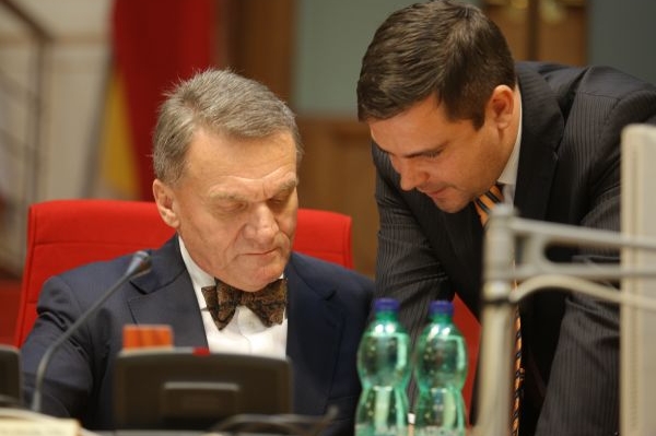 Koalice ODS a ČSSD blokuje jednání o čistírně odpadních vod. Koalice ODS a ČSSD blokuje jednání o čistírně odpadních vod.