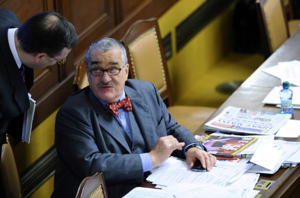 Ministr zahraničí Karel Schwarzenberg vyzval EU k celoevropskému zákazu popírání zločinů komunismu.