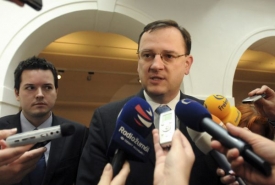 Premiér Petr Nečas uvedl, že ministr Drobil má jeho plnou důvěru.