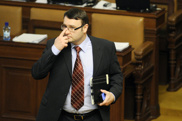 Ministr životního prostředí Pavel Drobil důvěru premiéra neztratil. Zatím.