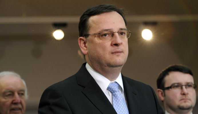 Premiér Nečas ministra Drobila (vpravo) odvolat nechce. Proč?