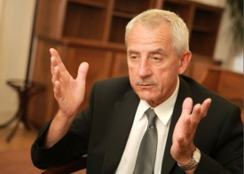 Ministr zdravotnictví Leoš Heger napsal lékařům ostře formulovaný dopis.