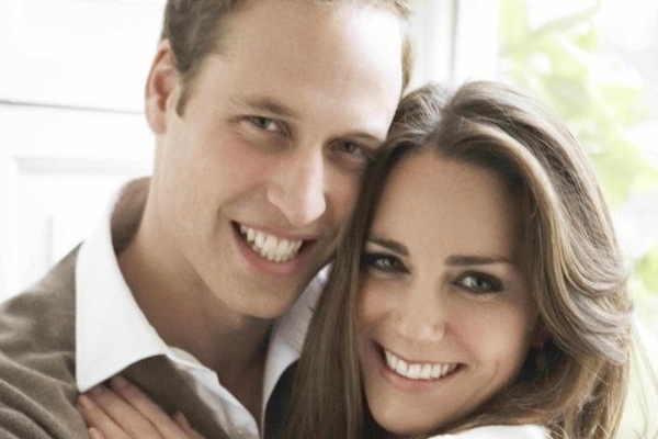 Princ William a jeho snoubenka Catherine Middletonová.