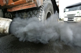Smog velmi trápí nejen Ostravu, ale celou severní Moravu a také severní Čechy (ilustrační foto).