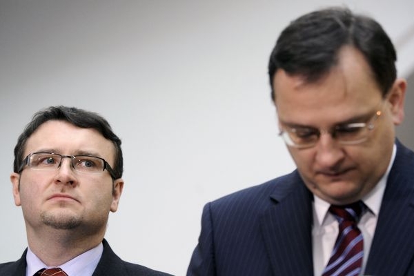 Ministr životního prostředí Pavel Drobil (vlevo) oznámil rezignaci. Ministr životního prostředí Pavel Drobil (vlevo) oznámil rezignaci.