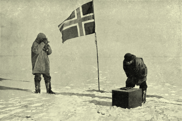 Roald Amundsen na jižním pólu. 