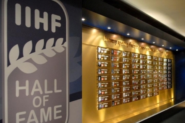 Do Síně slávy IIHF bude uveden legendární gólman Bohumil Modrý.