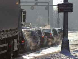 Není prokázáno, jak se na smogu podílí doprava, ale vědecké studie jasně definovaly, že průmysl poškozuje ovzduší ze tří čtvrtin.