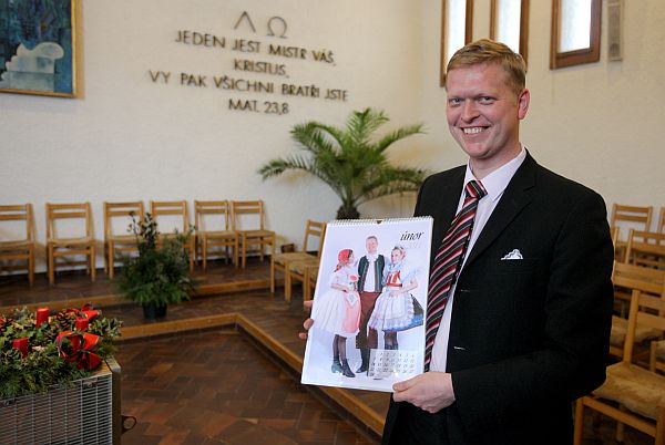 Kalendář na podporu nové KDU-ČSL a nový předseda-model Pavel Bělobrádek.
