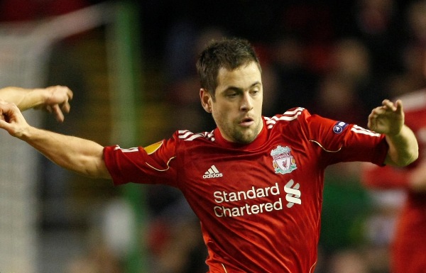 Záložník Joe Cole přišel do Liverpoolu letos z Chelsea.
