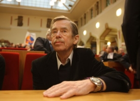 Václav Havel vyjádřil zklamání z příliš shovívavého přístupu premiéra Nečase ke kauze Drobil.