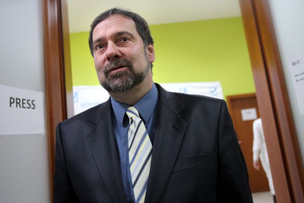 O údajné korupci na Státním fondu životního prostředí věděl i ministr vnitra Radek John. O údajné korupci na Státním fondu životního prostředí věděl i ministr vnitra Radek John.