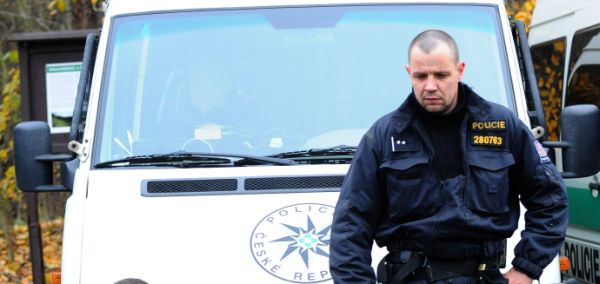 Policisté hledají pachatele dvou loupežných přepadením, ke kterým došlo v noci na Karlovarsku (ilustrační foto).