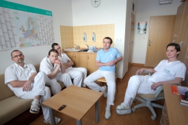 Než pracovat za stávajících podmínek, radši budeme zahradníky, tvrdí lékaři.