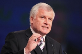 Na návštěvu Česka a hovořit o česko-německých vztazích přijel bavorský premiér Horst Seehofer.