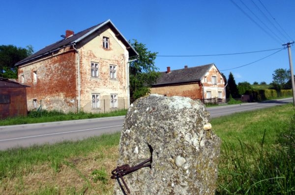 Třebom na Opavsku (příjezd do vesnice), typická vesnice v pohraničí.