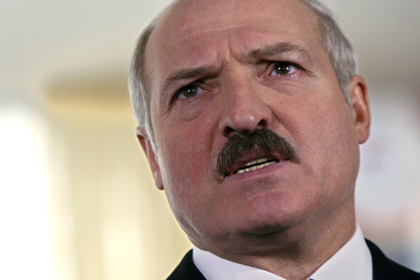 Alexandr Lukašenko se může radovat z vítězství ve volbách.