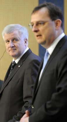 Politici se shodli, že v pohledu na minulost mezi Českem a Bavorskem přetrvávají rozdíly.