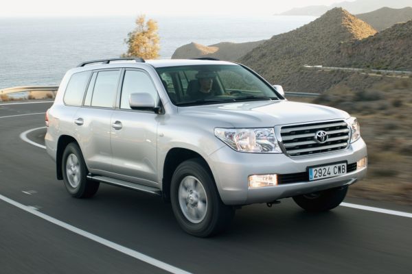 Jedním ze svolávaných vozů byla i Toyota Land Cruiser.