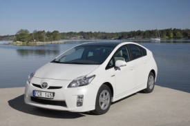 V Evropě dostal hybridní prius nejvyšší ocenění, za oceánem měl problémy s vadným plynovým pedálem.