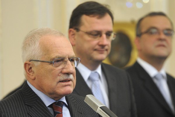 Václav Klaus podpořil Nečasovu vládu. Václav Klaus podpořil Nečasovu vládu.