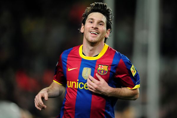 Fotbalisté Barcelony prý prodali místo na dresech teroristům.