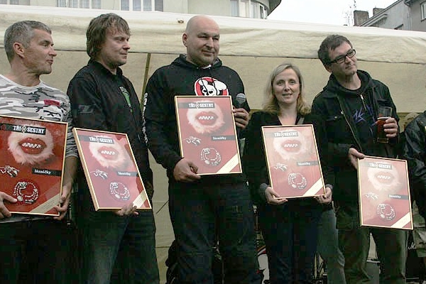 Tři sestry.