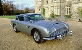 Aston Martin DB5 z roku 1964. 