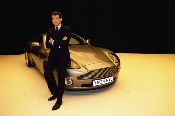 Pierce Brosnan a vůz, jehož reklama v Bondovi stála přes dvě miliardy korun.